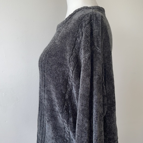 Point Zero Long sleeve (large) 💕2/$30💕 - Picture 3 of 6